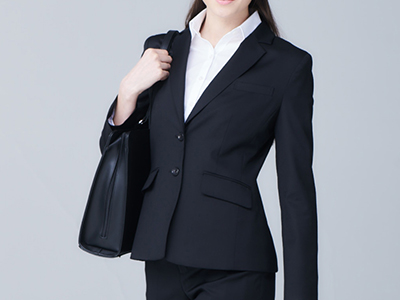 女性用スーツのボタン数と留め方のマナー | P.S.FA公式通販