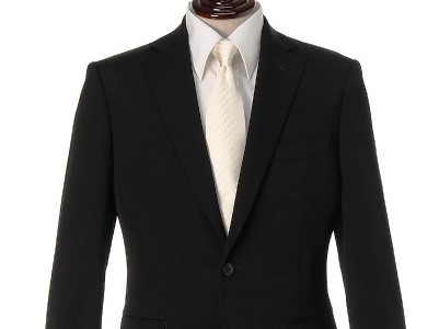 礼服用とビジネス用のブラックスーツの違いをチェック