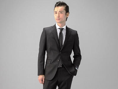 ビジネスシーンでブラックスーツはアリ アイテム選びと着こなしのコツ P S Fa公式通販