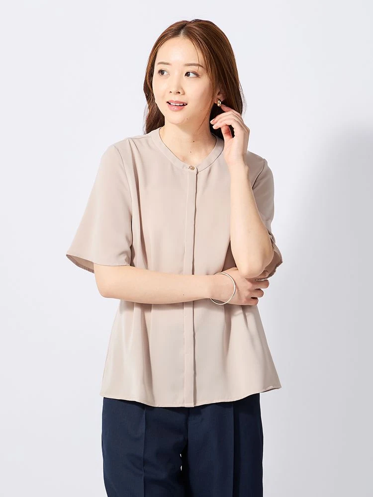 【接触冷感】タックデシンブラウスオフホワイト/ベージュ〈2BUYでさらに10％OFF対象★〉