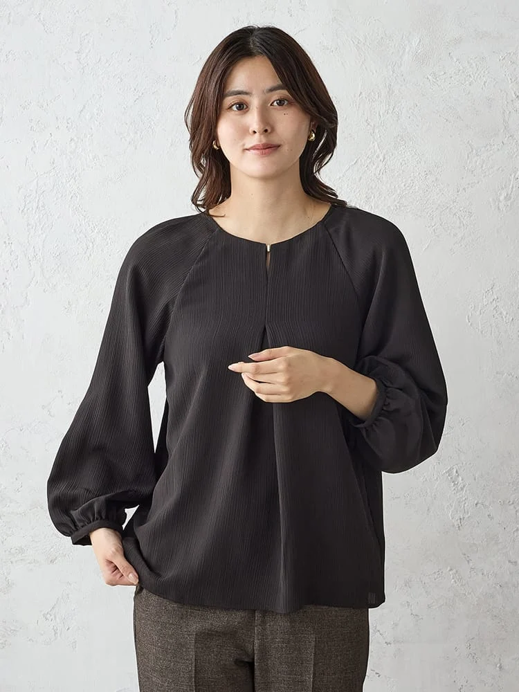 スムース楊柳フロントタックブラウスオフホワイト/ブラック/ベージュ/ブラウン〈2BUY10％OFF〉