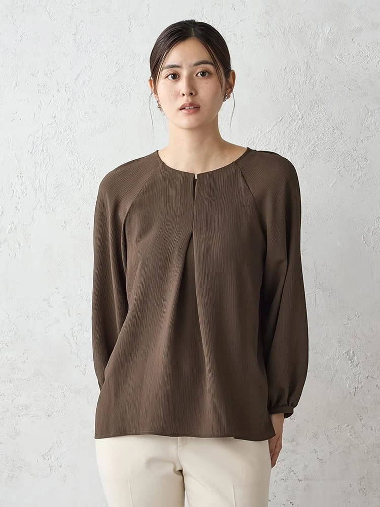 スムース楊柳フロントタックブラウスオフホワイト/ブラック/ベージュ/ブラウン〈2BUY10％OFF〉