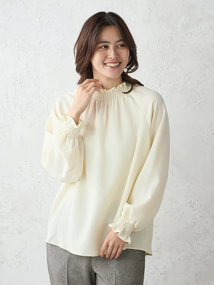 スムース楊柳シャーリングブラウスオフホワイト/ブラック/ベージュ/ブラウン〈2BUY10％OFF〉