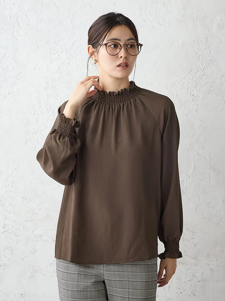 スムース楊柳シャーリングブラウスオフホワイト/ブラック/ベージュ/ブラウン〈2BUY10％OFF〉