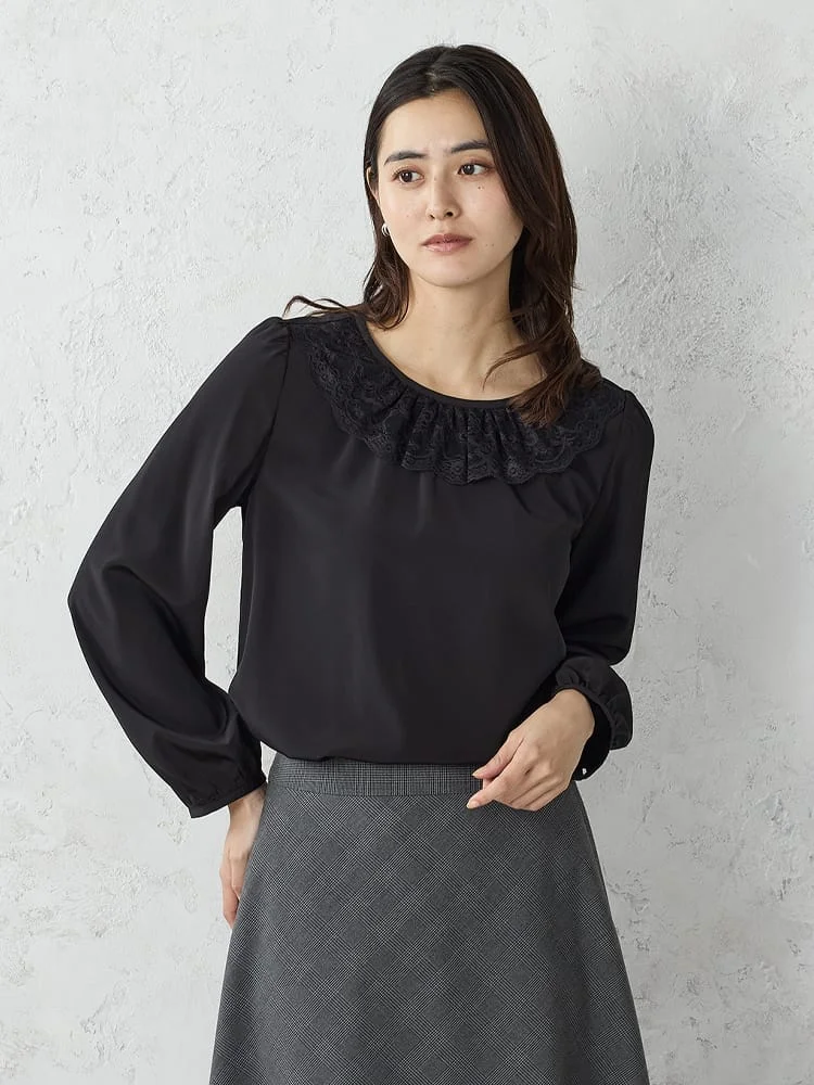 ギャザーレースブラウスオフホワイト/ブラック〈2BUY20％OFF〉