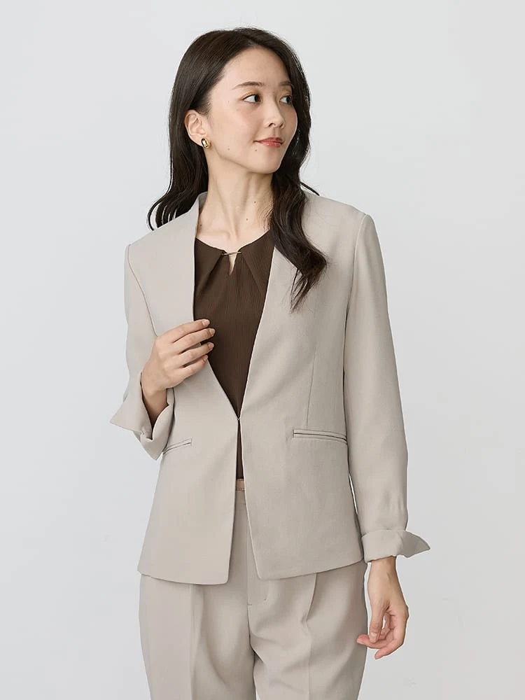 バックサテンジョーゼットスーツノーカラージャケットベージュ/ネイビー/ブラック