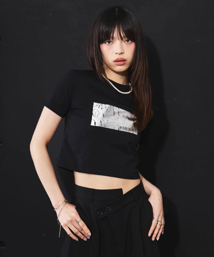 箔プリントクロップドTシャツ【DIPINCHOCOLATE】
