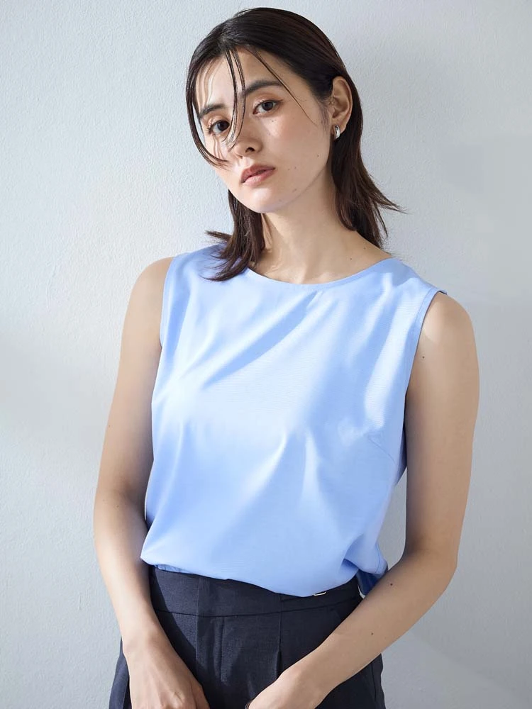 ＜ひんやり接触冷感＞シルク混ノースリーブブラウスホワイト/サックス〈2BUY10％OFF〉